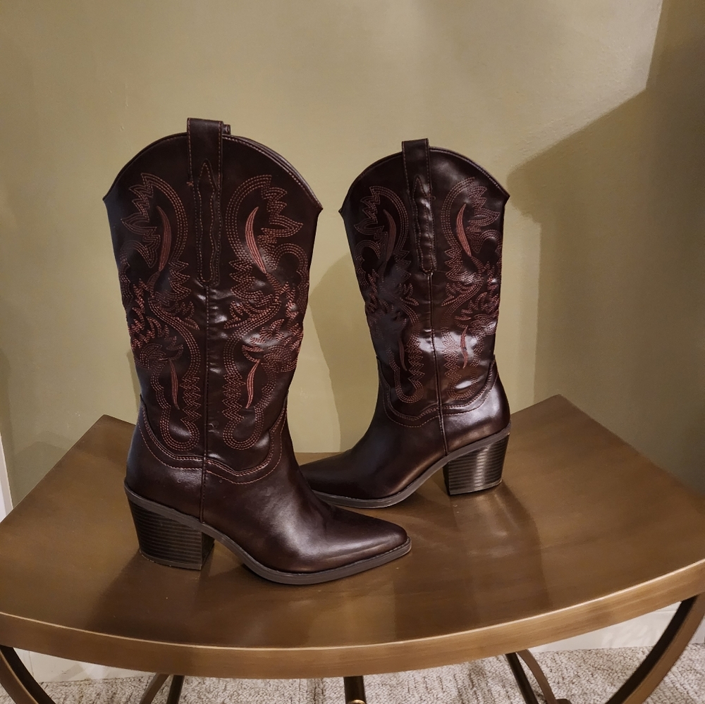 Cowboy Boots in Chocolate